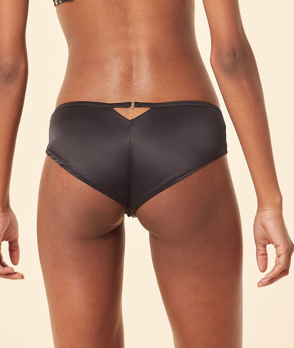 Braguita brasileña de microfibra y tul negro.