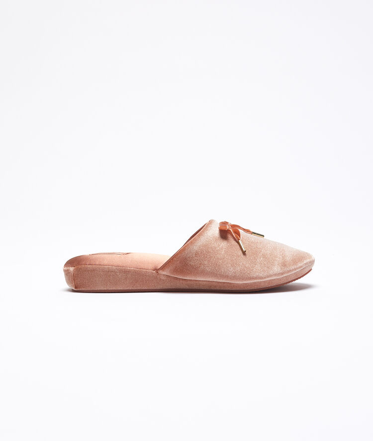 Zapatillas terciopelo rosa.