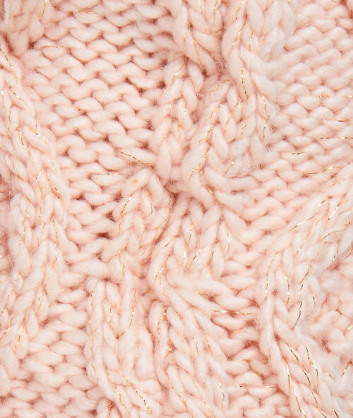 Calcetines tricotados con forro rosa.