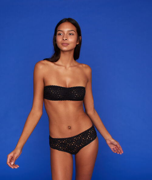 Culote de encaje negro.