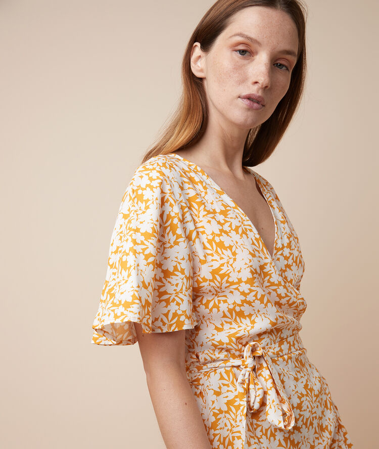 Camisón escote cruzado, estampado floral c.ocre.