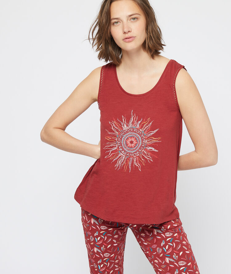 Top sin mangas con estampado sol rojo.