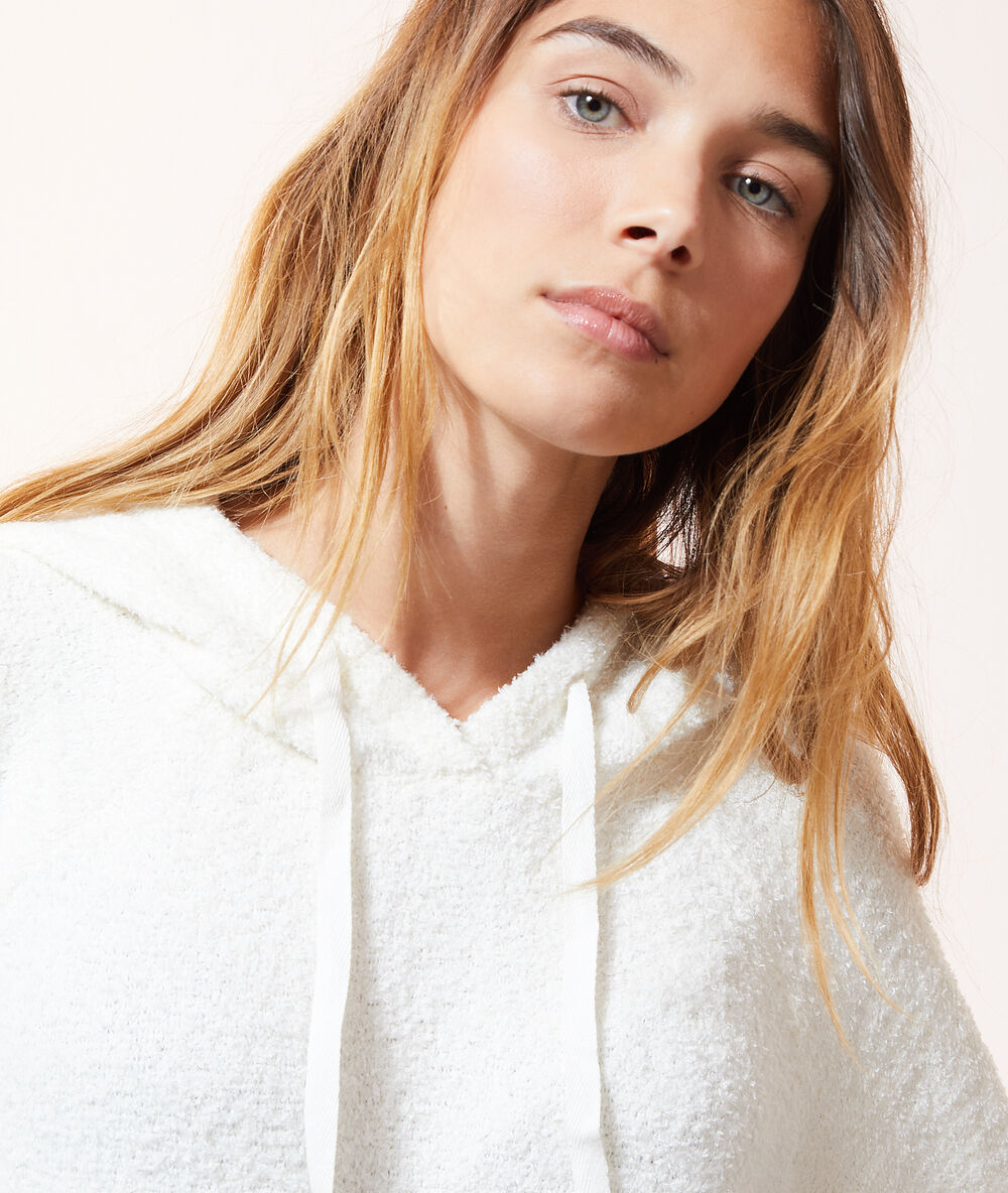 Sudadera larga con capucha crudo.