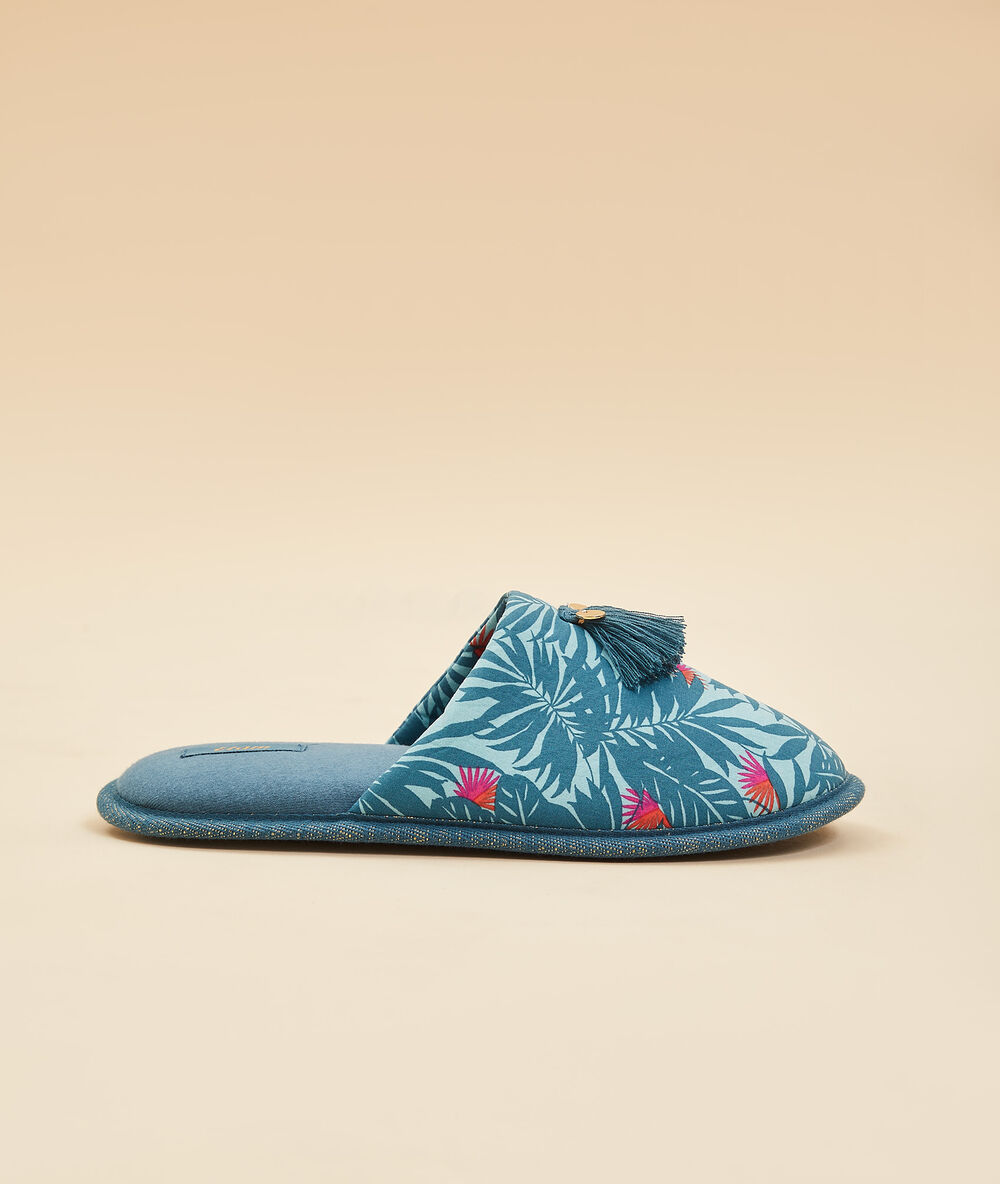 Zapatillas destalonadas estampado tropical azul.