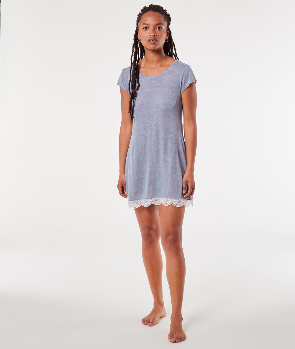 Camisón de viscosa, motivos de encaje azul marino.