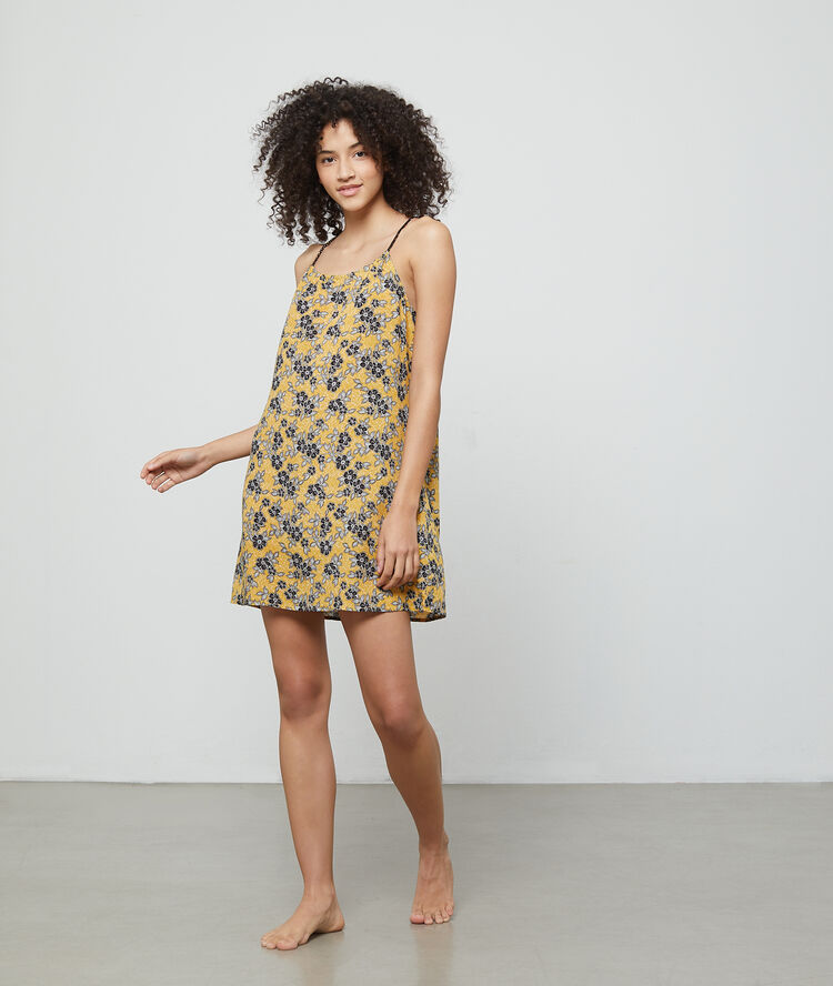 Camisón estampado floral amarillo.