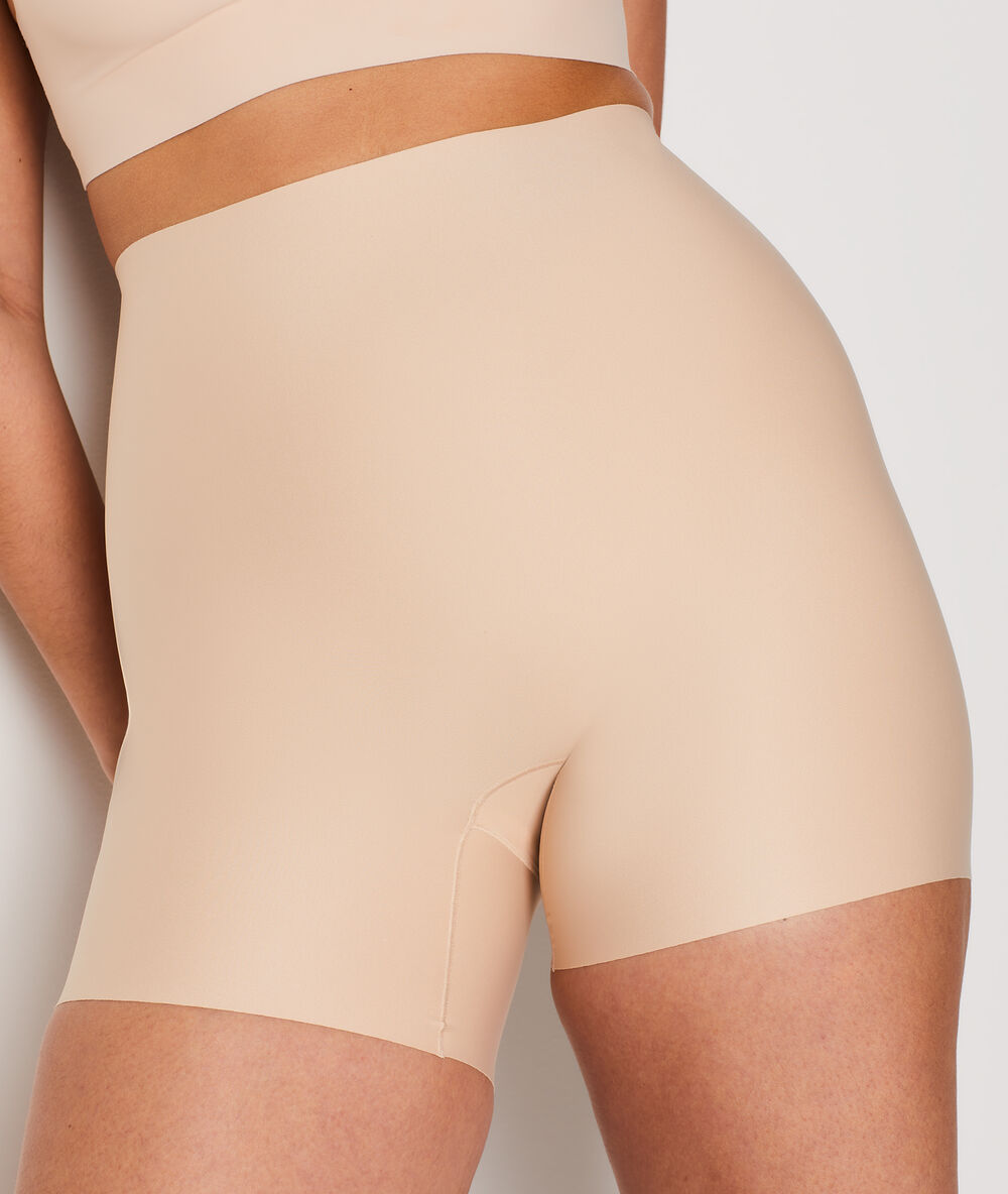 Malla corta. sujeción fuerte c.beige.