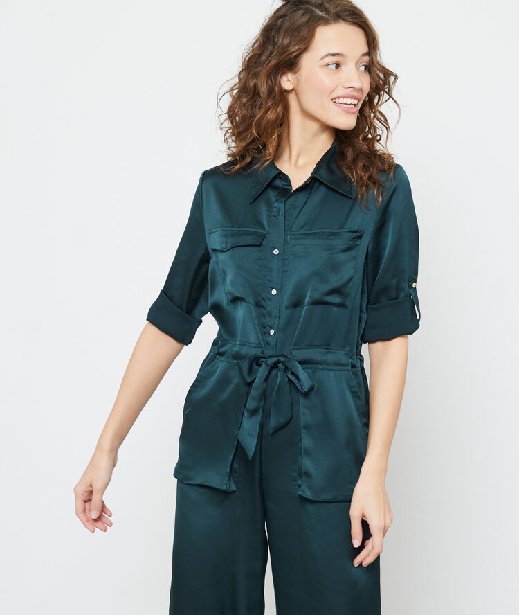 Mono estilo militar de satén verde.