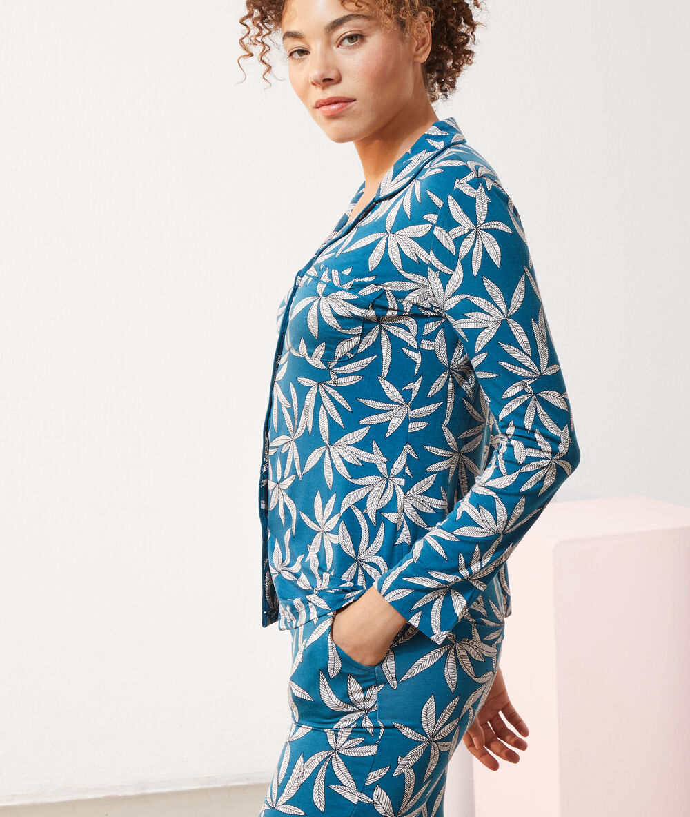 Camisa pijama estampado hojas turquesa.