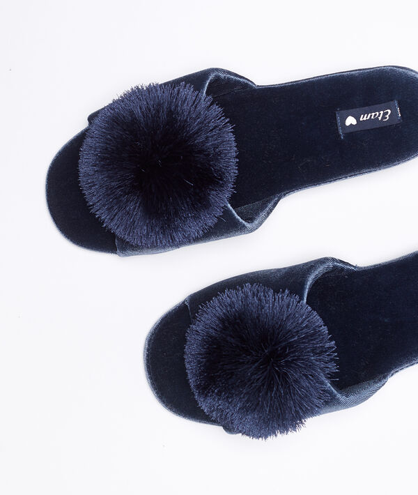 Zapatillas con pompones decorativos Zapatillas con pompones decorativos