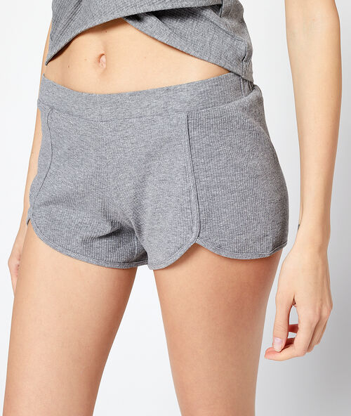 Pantalón corto suave relieve c.gris.