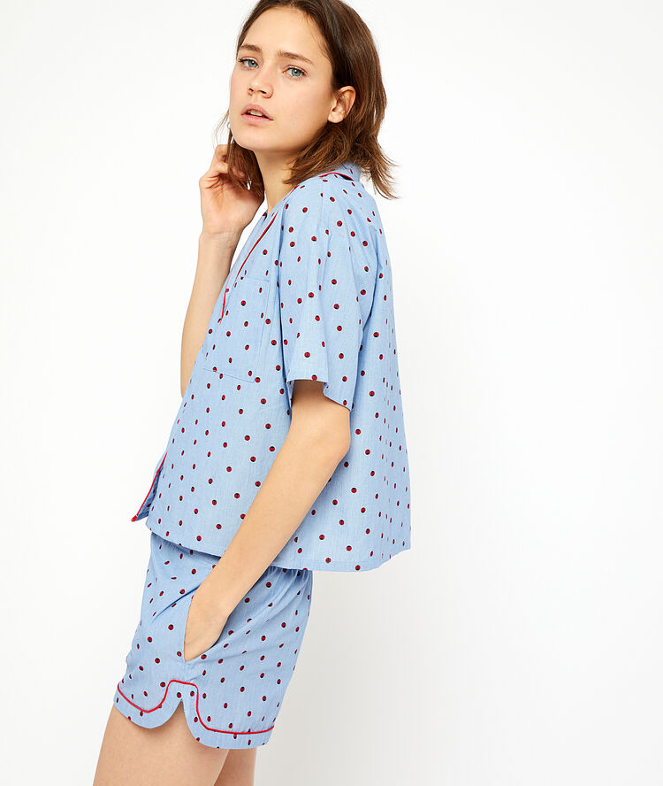 Camisa manga corta estampado de lunares azul.