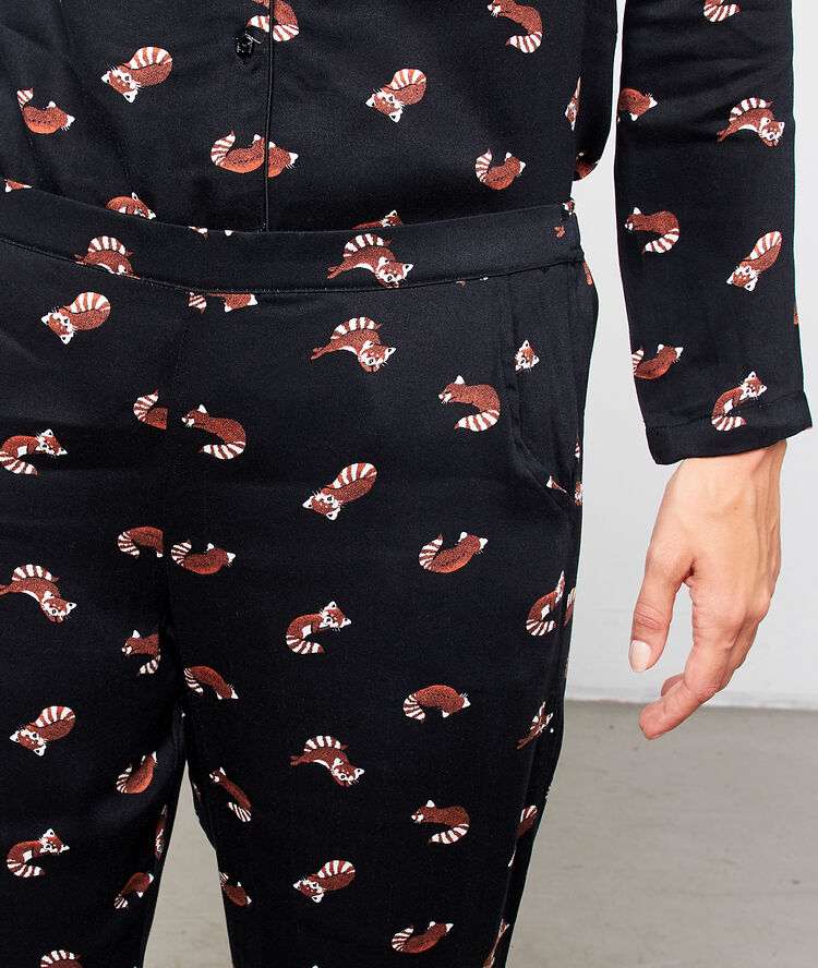 Pantalón estampado negro.