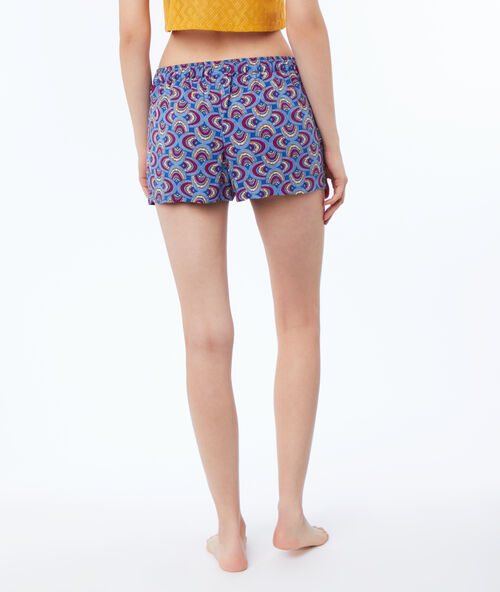 Pantalón corto estampado étnico azul.