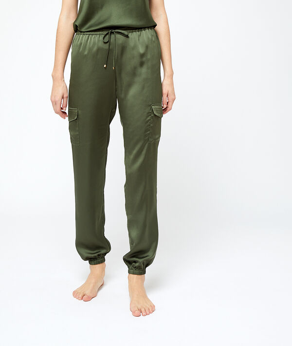 Pantalón pijama de satén, estilo cargo Pantalón pijama de satén, estilo cargo;${refinementColor}