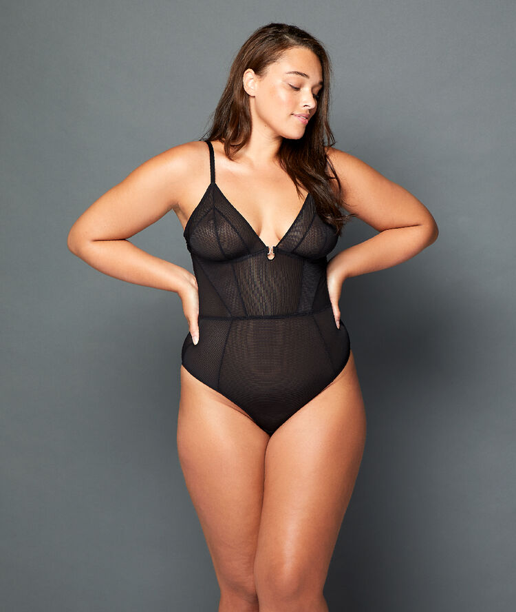 Body con abertura en la espalda negro.