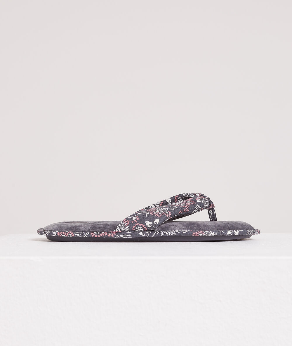 Zapatillas tipo chancla c.gris.