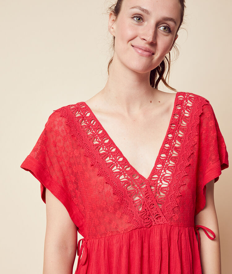 Túnica en guipur rojo.