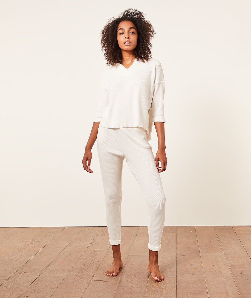Pantalón jogger, tejido canalé crudo.