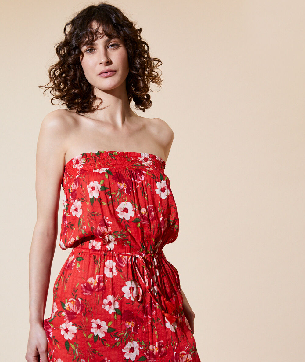 Vestido largo estampado floral rojo.