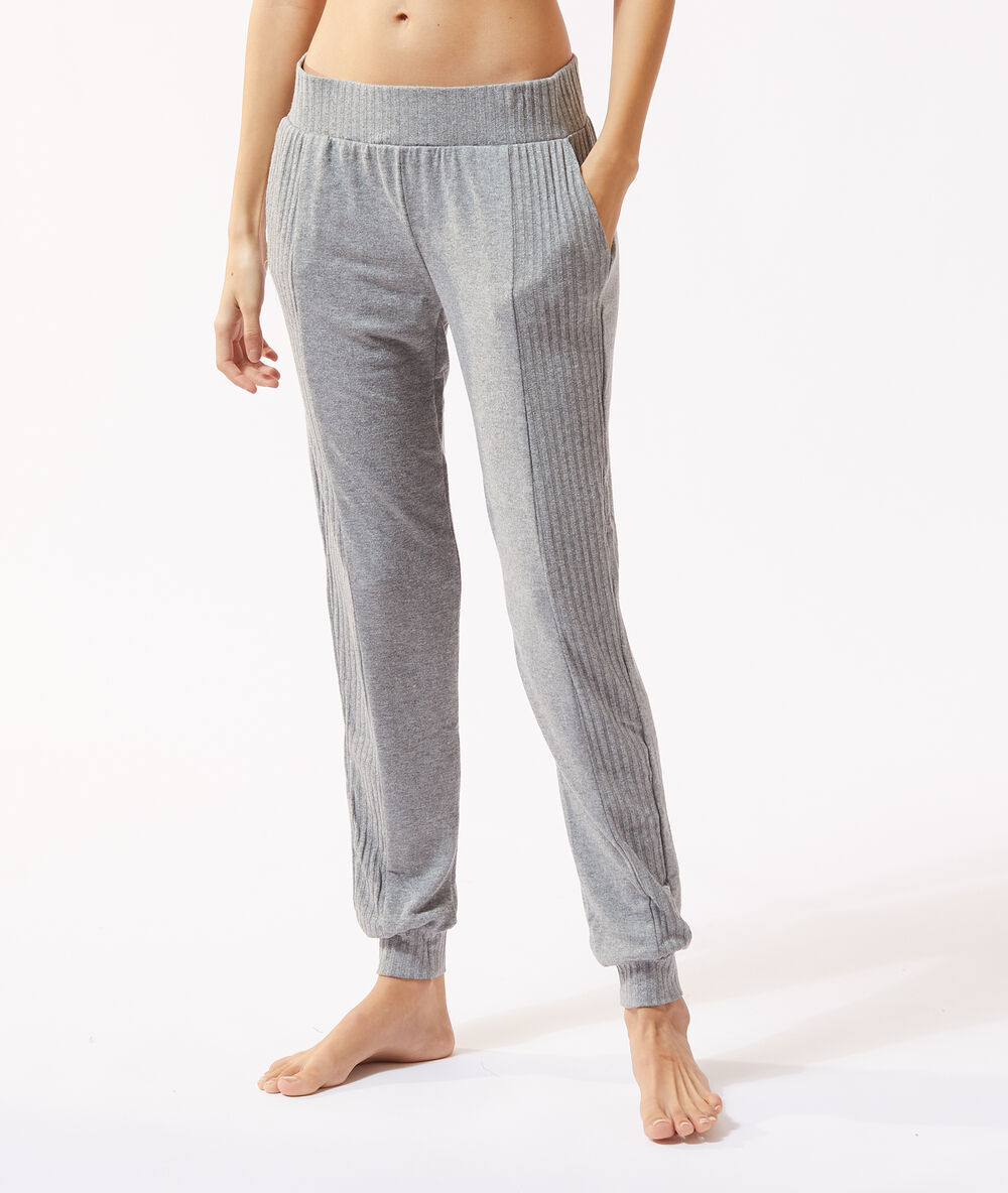 Pantalón tejido canalé c.gris.