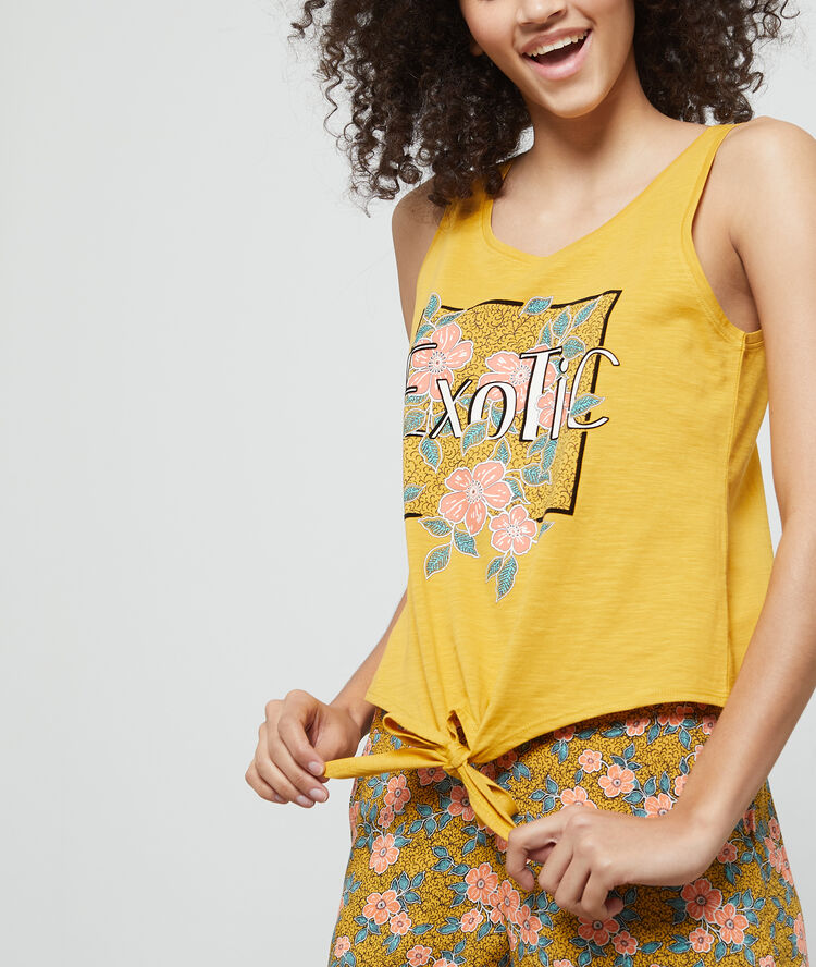 Top sin mangas mensaje estampado amarillo.