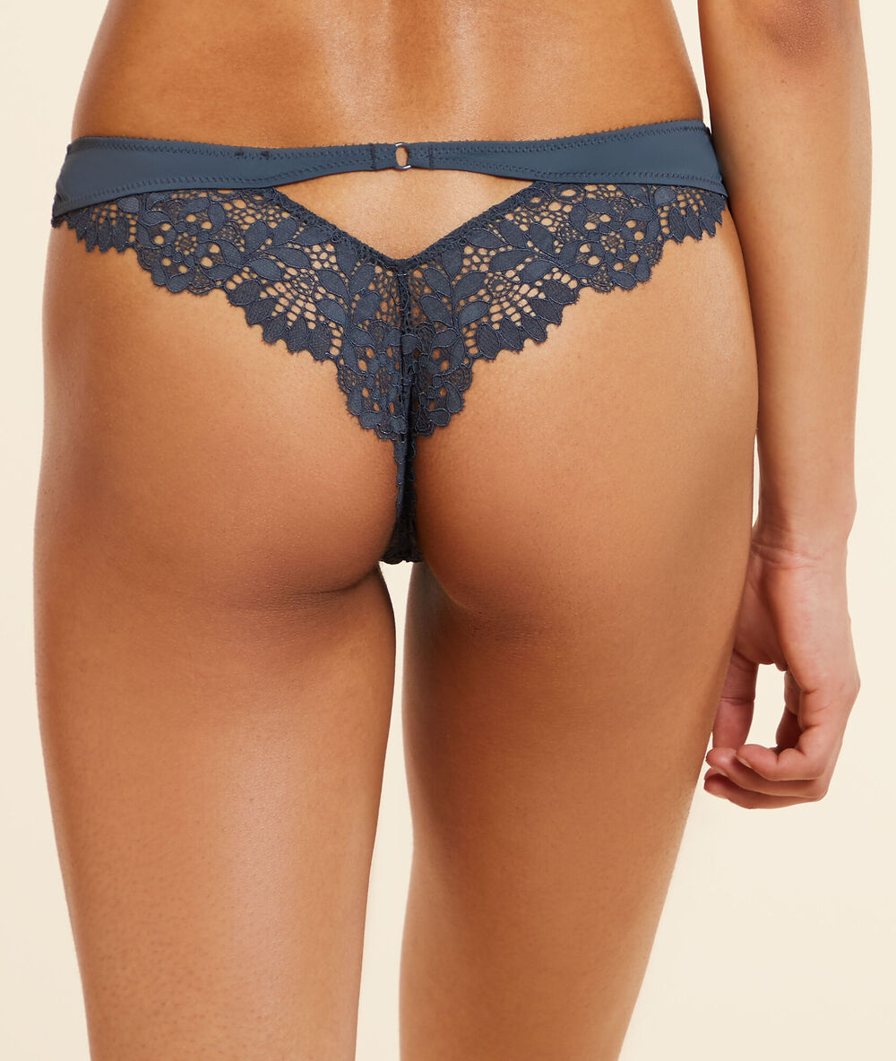 Tanga en dentelle anthracite.