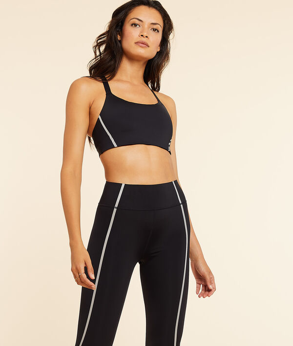 Top deportivo. Sujeción fuerte Top deportivo. Sujeción fuerte;${refinementColor}