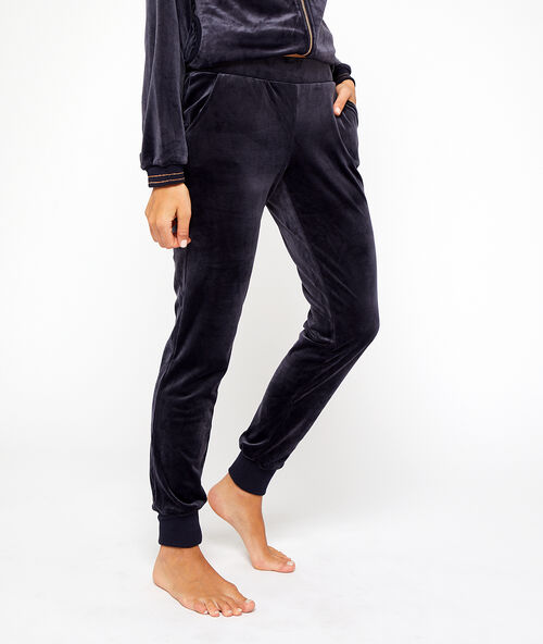 Pantalon effet velours bleu.