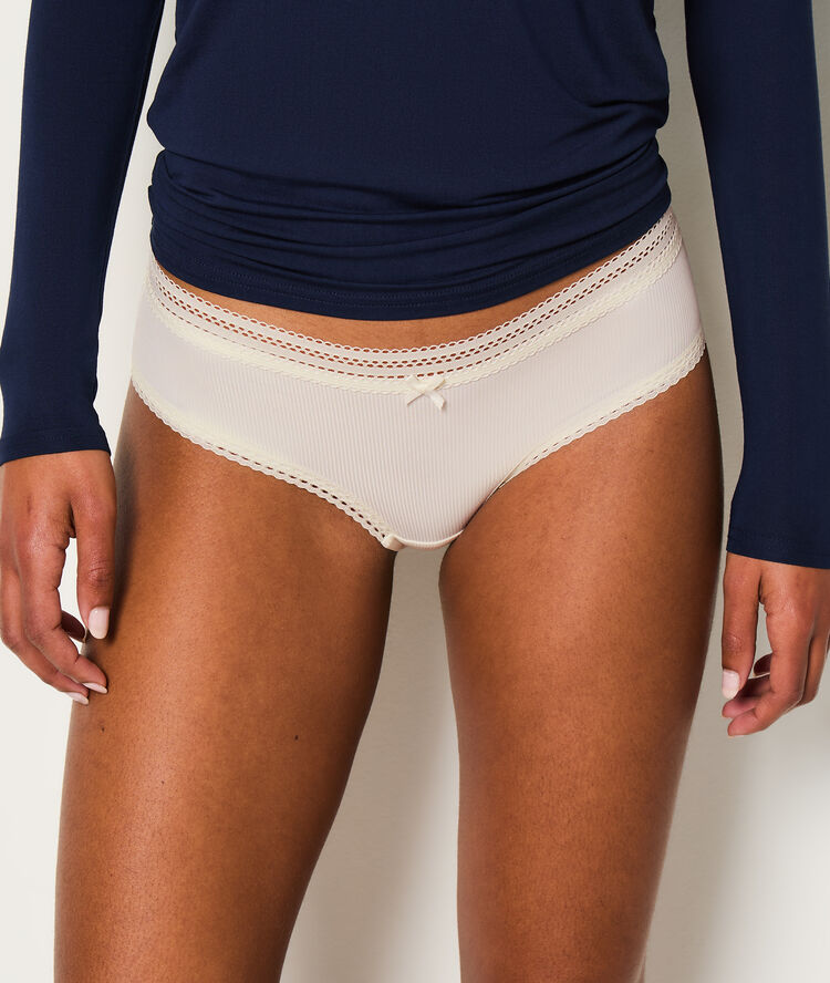 Culote de microfibra motivos de encaje blanco.