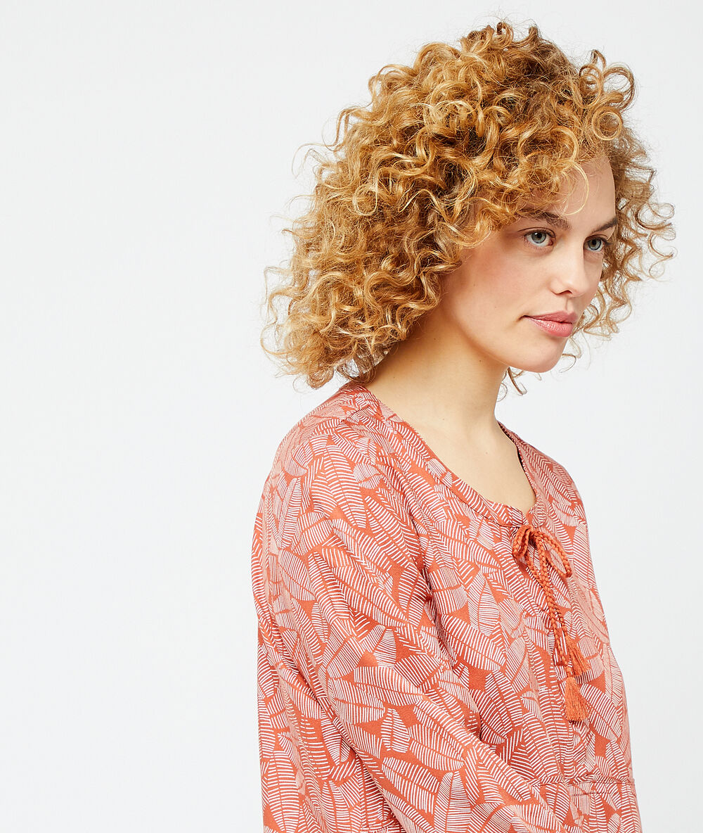 Camisón estampado hojas rosa.