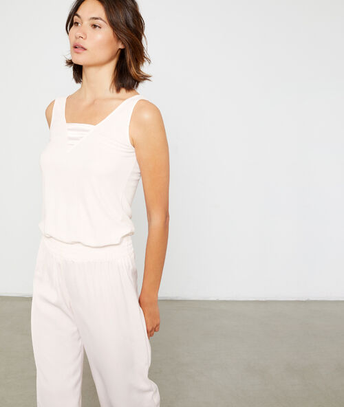 Top sin mangas dos texturas rosa p&aacute;lido.