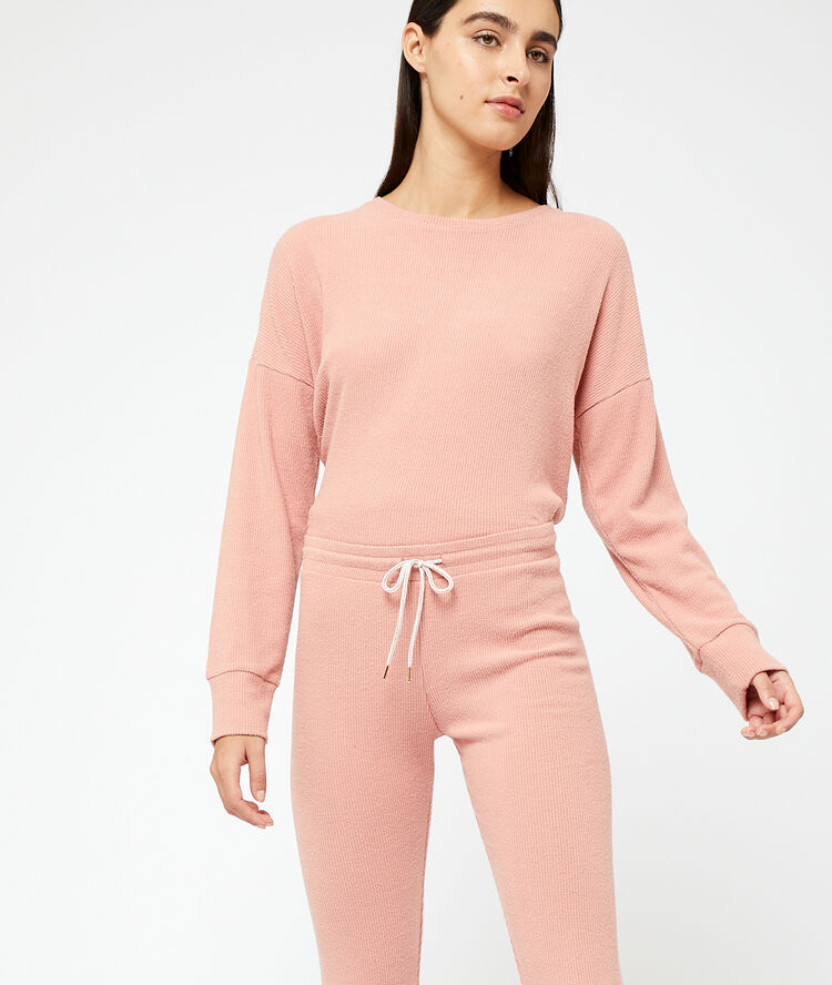 Camiseta manga larga viscosa rosa pálido.
