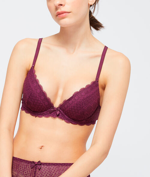 Soutien-gorge n°2 - push-up plongeant en dentelle prune.