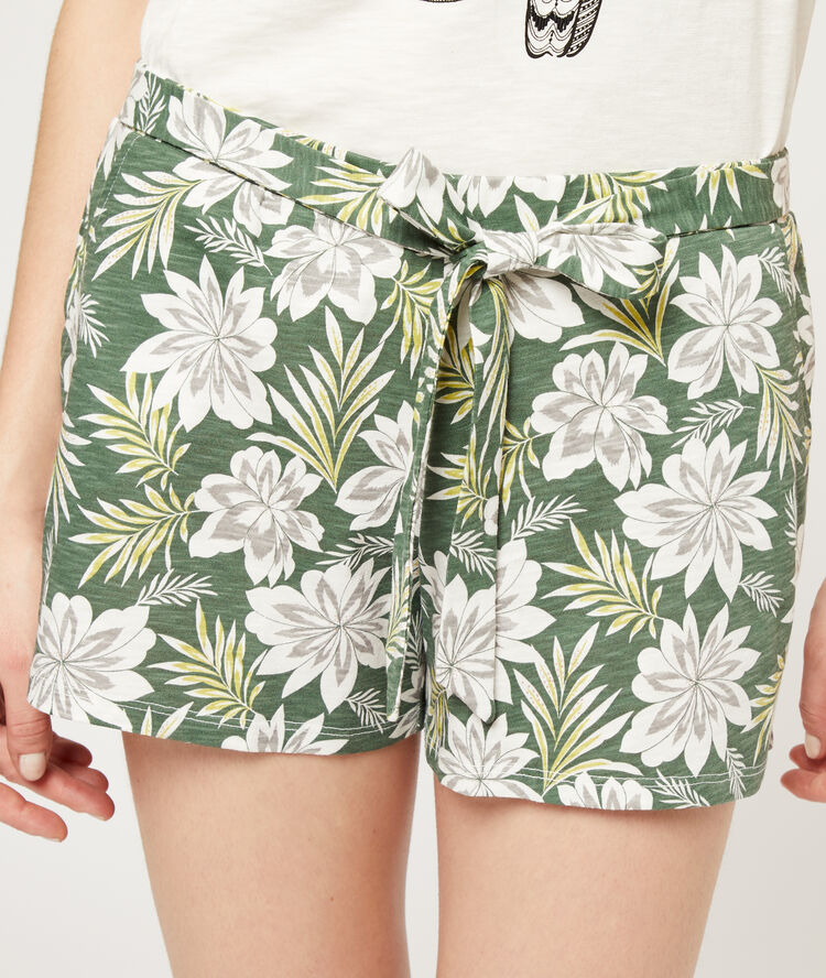 Pantalón corto estampado floral crudo.