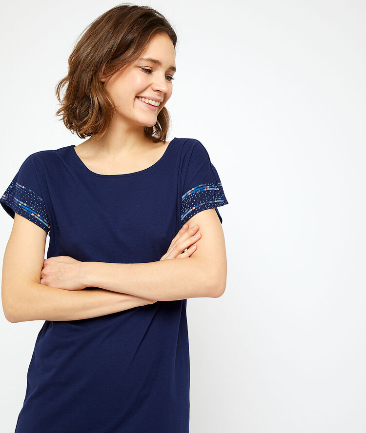 Camisón corto azul marino.