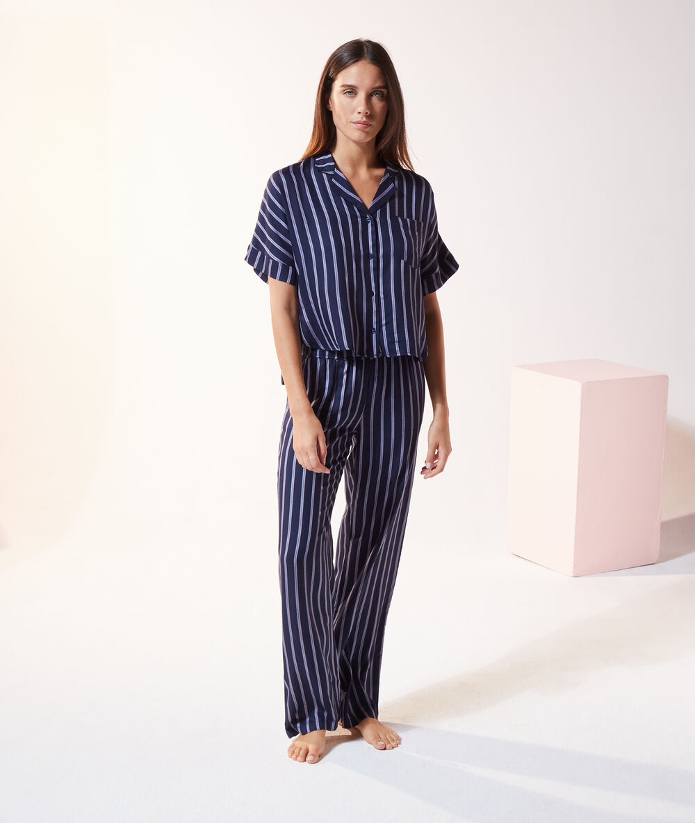 Pantalón pijama estampado de rayas azul.