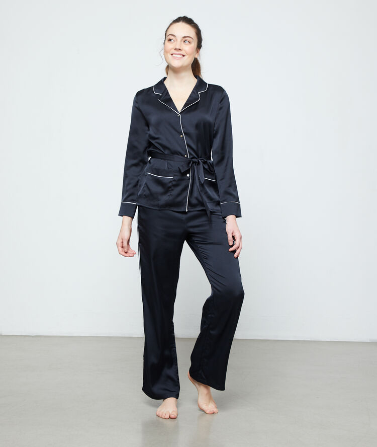 Camisa pijama de satén negro.