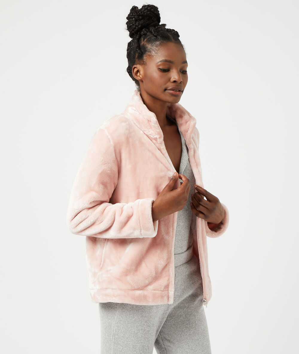 Chaqueta tejido peluche rosa.