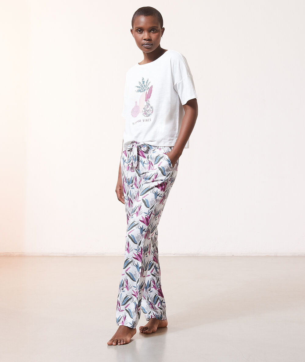 Pantalón estampado floral crudo.