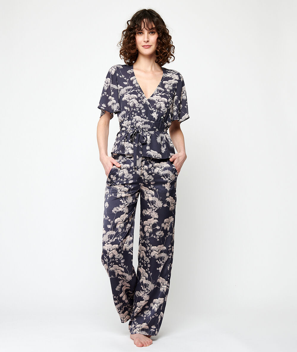 Top escote cruzado estampado azul marino.