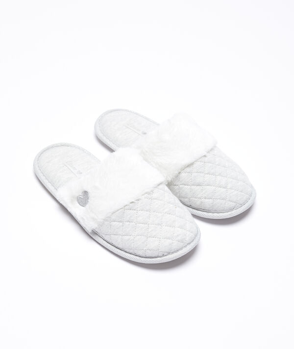 Zapatillas mullidas con pelo decorativo Zapatillas mullidas con pelo decorativo