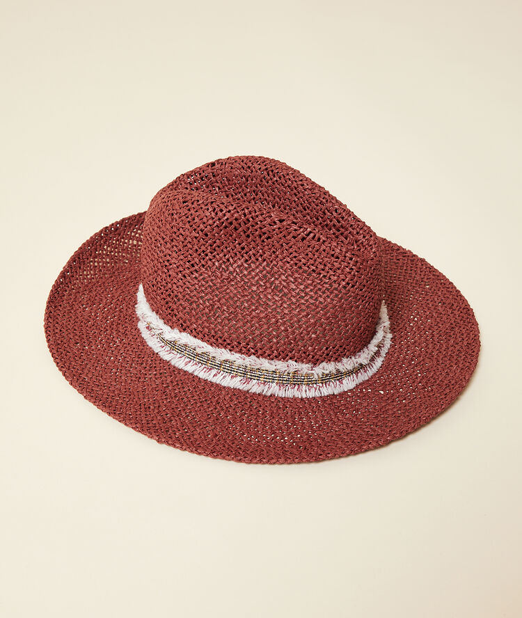 Sombrero marrón.