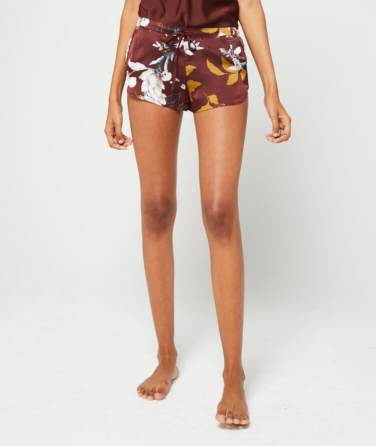 Pantalón corto estampado floral marrón.