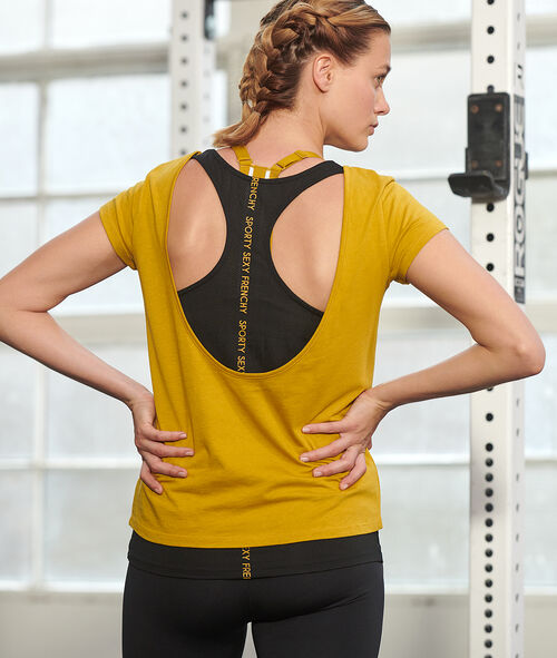 Camiseta deportiva con top integrado Camiseta deportiva con top integrado