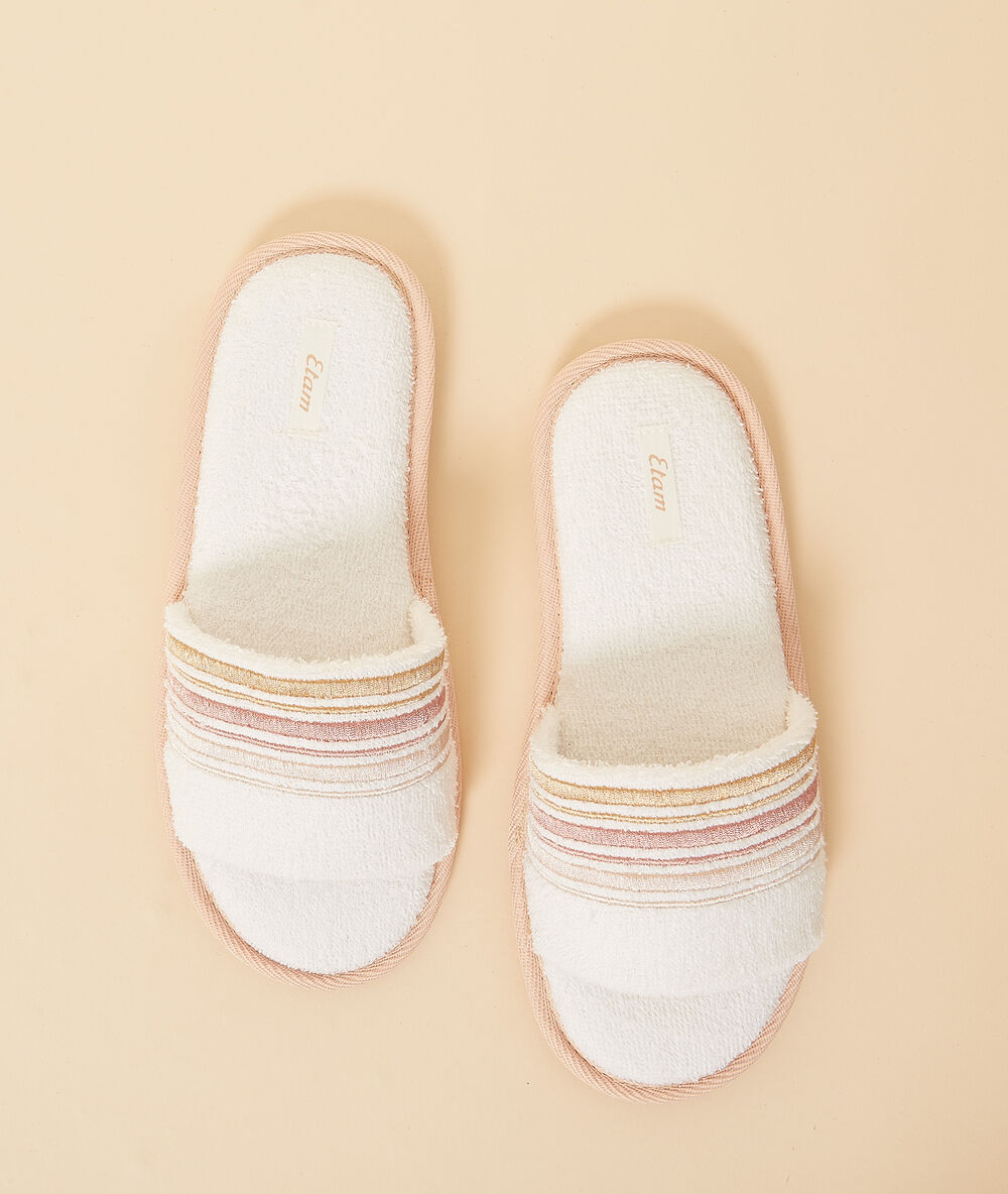 Zapatillas tipo chancla crudo.