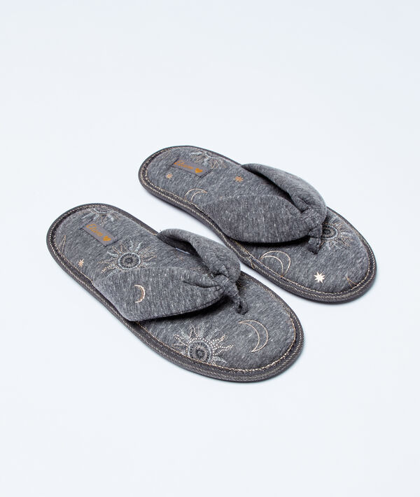 Zapatillas tipo chancla estampadas Zapatillas tipo chancla estampadas