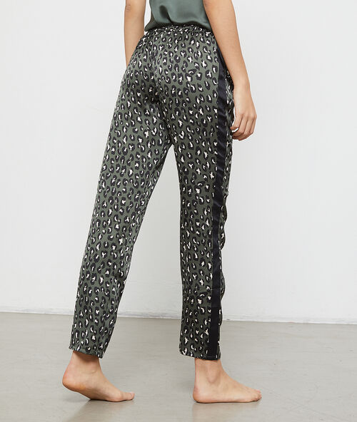 Pantal&oacute;n de sat&eacute;n estampado leopardo c.gris.