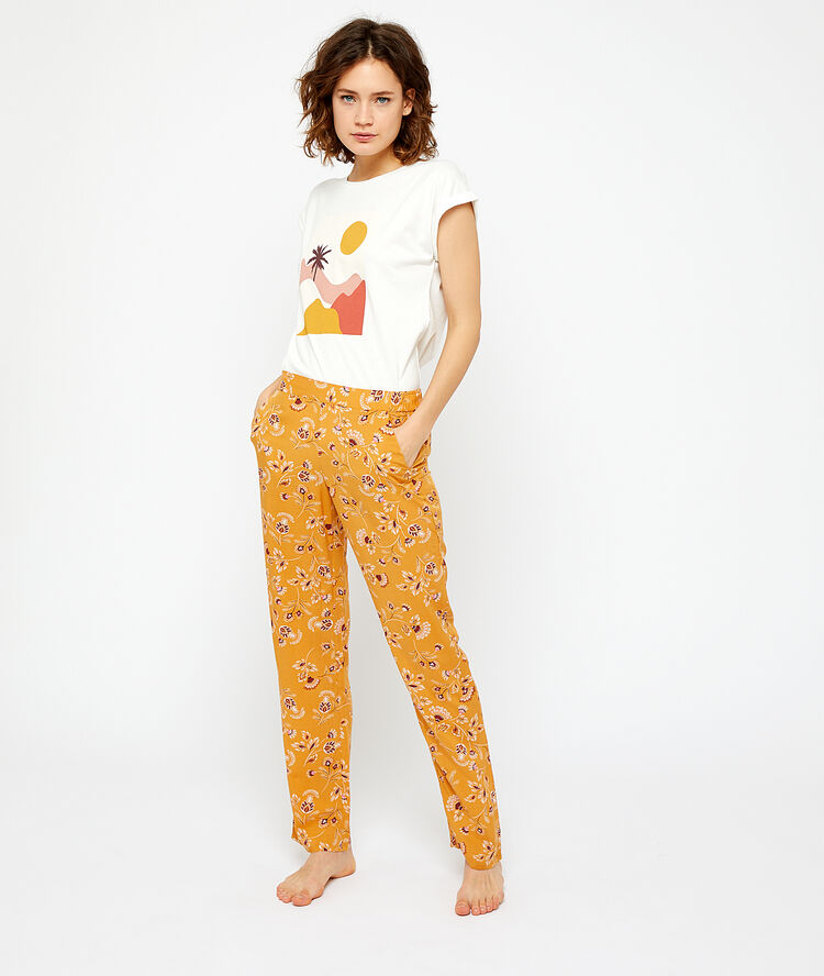 Pantalón estampado amarillo.