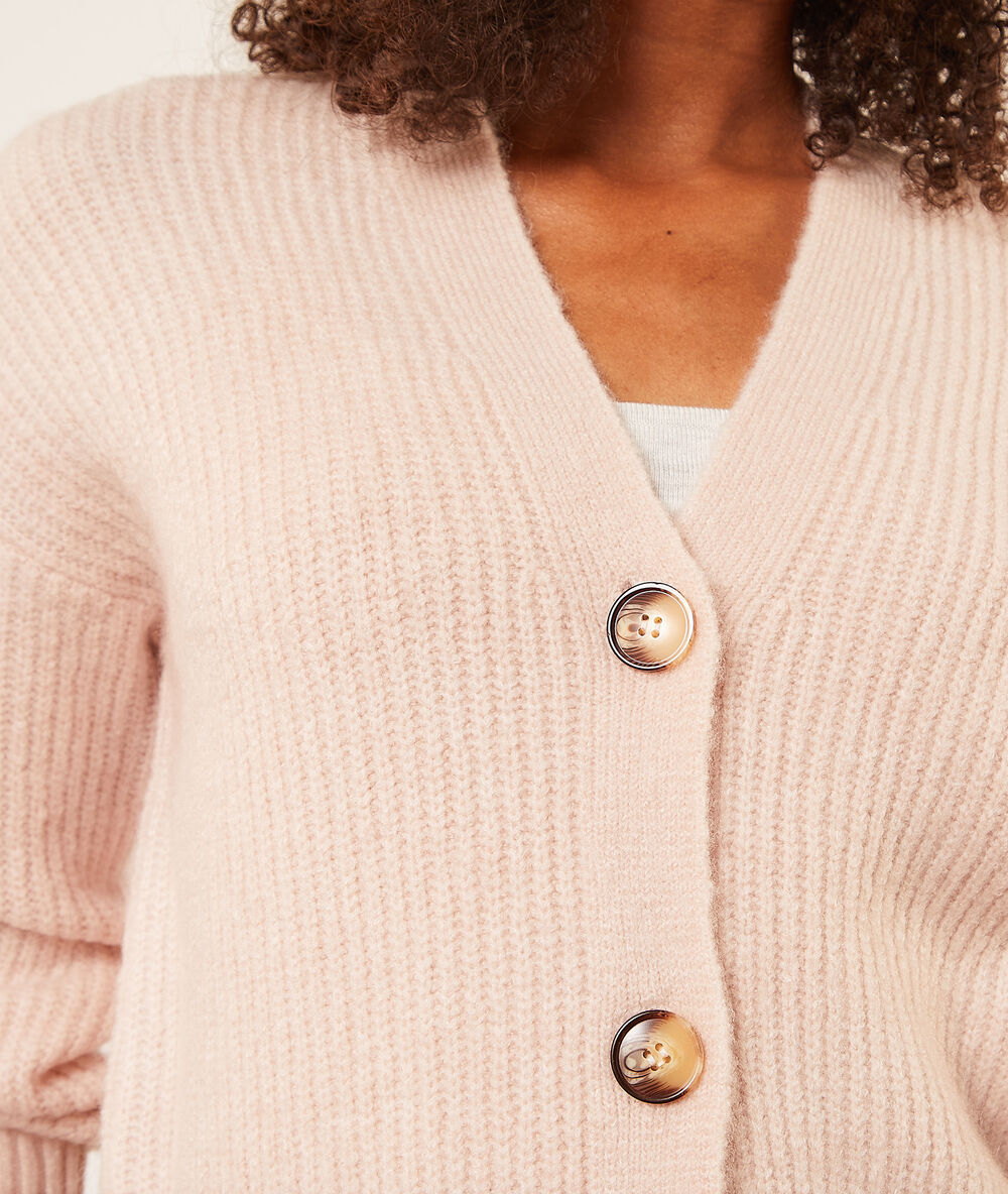 Chaqueta de punto marrón.